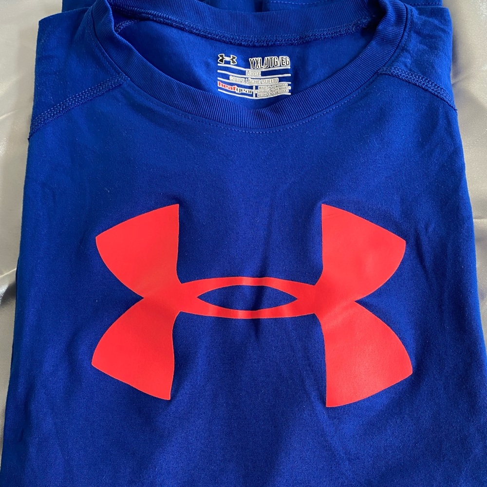 UA - Boy’s Short Sleeve XL Shirt